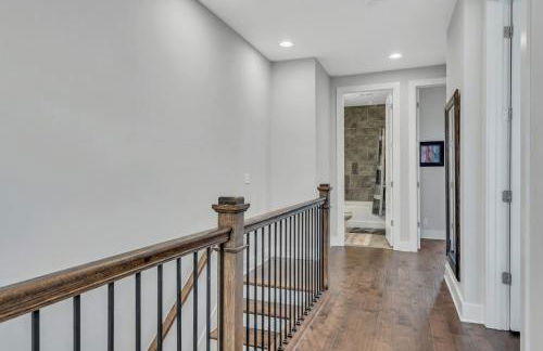 NEW Luxe 4BR 12 Beds - RoofDeck Views - Chefs Kitchen - Foto 27