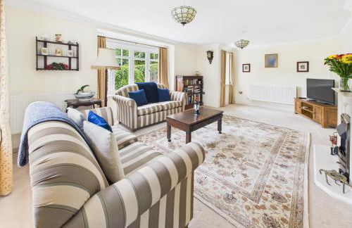 Large detached house near the sea - Photo 7