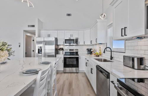 Laguna Villa: The Ultimate Beachfront Mega-Retreat: 9BR, Sleep 32 - Foto 57