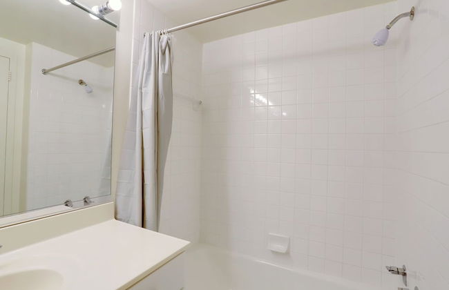 Fantastic 2BR Condo with Gym - Photo 34