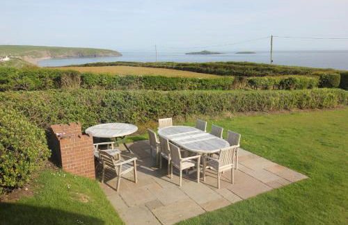 Spacious seaside family house in Aberdaron with large garden and stunning sea views - Photo 60