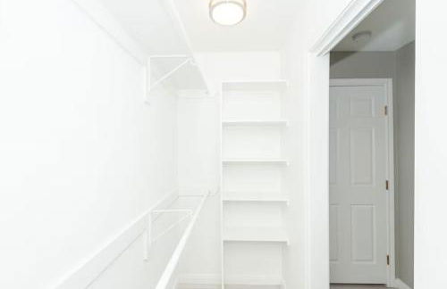 Bay Breeze Escape - 3BR Home with Game Room, Huge Backyard, Patio & Minutes from Boardwalk - Foto 23