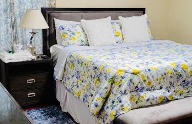 East Riverdale Enchanting 4 bedroom with 2 full bathrooms - Foto 5