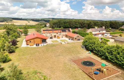 The Estate, Luxury Spacious Family Stay with 3 Hot Tubs, Scenic Views Sleeps 16 near Durham & Bishop Auckland - Foto 1