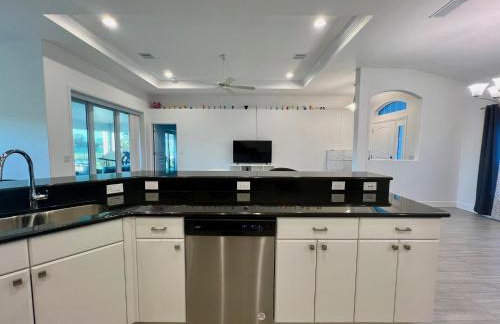 Paradise Home, Tranquil canal view 3-BDR in Golfers paradise - Foto 28