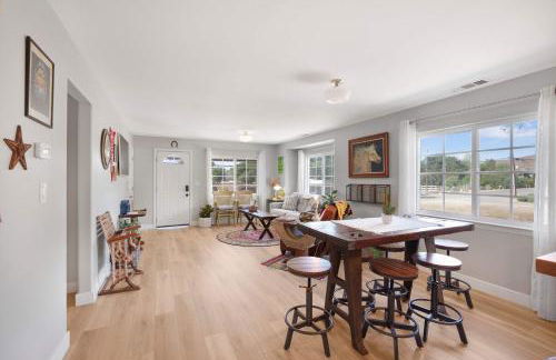 Hot Tub Fire Pit Pet Friendly Walk to Bell St - Foto 9