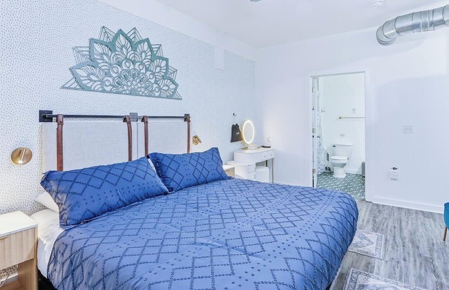 BRAND NEW Modern 1BD Loft in Downtown with free parking - Photo 110