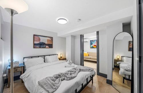 luxury 2 bed 2 bath apt with free parking - Foto 9