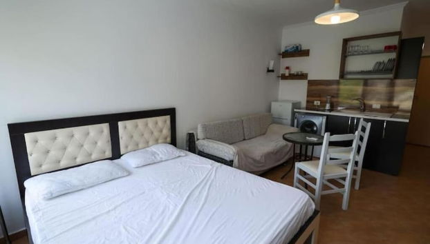 Tirent Apartment-Beachfront Studio at Shkembi i Kavajes - Foto 5, Habitación