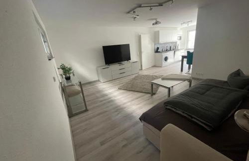 Moderne Souterrain Wohnung in zentraler Lage - Foto 1