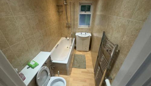 2 Bedroom-House-Sleeps 5 In Front Horley Station -Near Gatwick Airport - Foto 5