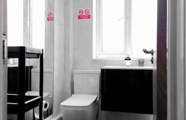 Cosy 2-bed apartment with free parking & ramp access - Foto 28