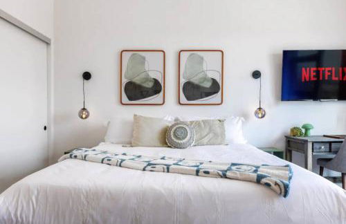 Chic Studio, Walk to Downtown With Skyline Views - Foto 36