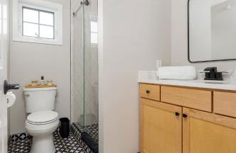 Midtown Modern - urban condo walkable to bars and beach - Foto 18