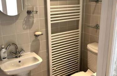 Lyme Clifftop Hideaway - Photo 19