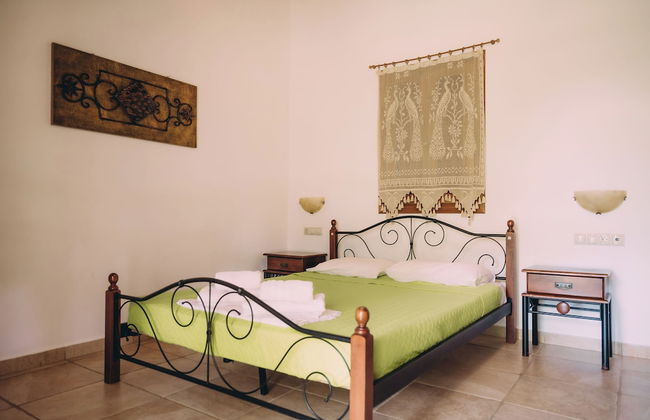 Trikalioti\'s Lush Green Estate Apartments - Photo 3