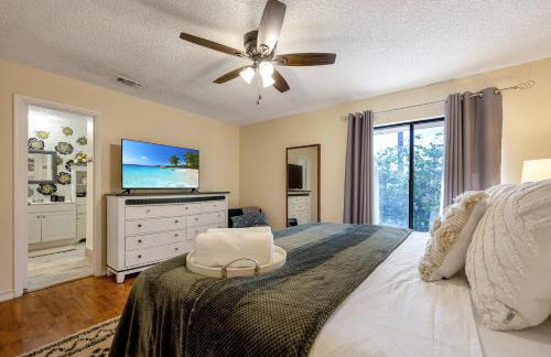 Townhome in PBG, king bed, pergola, BBQ & fire pit - Photo 3