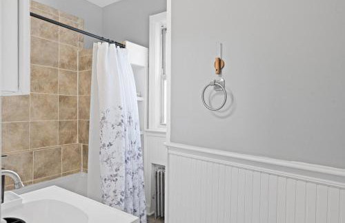 Cozy Home, 19 min to NYC, 3 Car Driveway - Foto 25