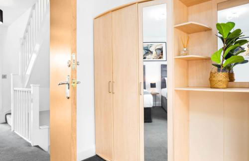 Three Bed House - Parking - Garden - Fast Wi-Fi 19LL - Foto 24