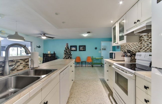 Amazing Pet Friendly 3 Bed House - Heated Pool 3 Bedroom Home by RedAwning - Foto 15