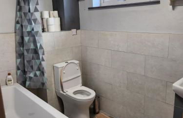 Spacious, 3 double bedroomed, free parking, 9 mins Elland Rd, nr Leeds City Centre - Foto 8