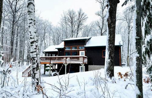 Cozy Lakefront Retreat with Game Room, Outdoor Living and Dock in Wisconsin - Foto 49