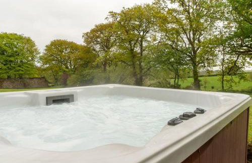 Chalet Lodge 4 - Hot Tub Lodge by Interhome - Foto 12