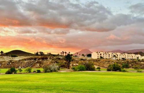 Fantastic sea and golf course view house with 3 bedrooms - Foto 16