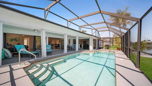 Waterfront Escape with Wild Owl Charm, Heated Pool & Pet-Friendly - Foto 5