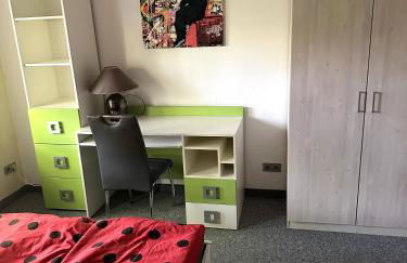 Large accommodation for up to 18 people near Halle Leipzig with Pool Table - Foto 10