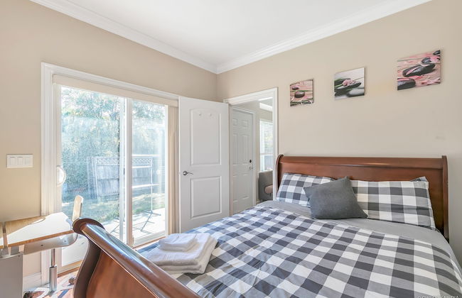 Bright 2 BR Private Suite by Elevate Rooms - Photo 2