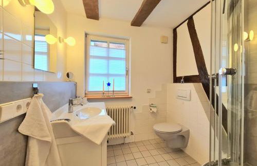 AVAHOME: Haus für 16, WLAN, Parkplätze, Netflix, Nespresso - Foto 28