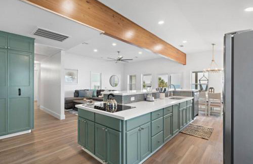 Bayfront Home with Private Pool, Pier, and Firepit - Foto 53