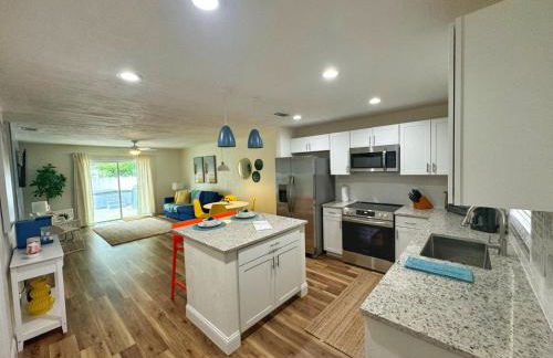 NEW - Amazing Sunshine - Up 6 Guests-Private Backyard - Foto 1