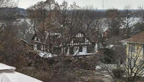 Historic Tudor with River Views & Fun Gaming Room - Foto 2