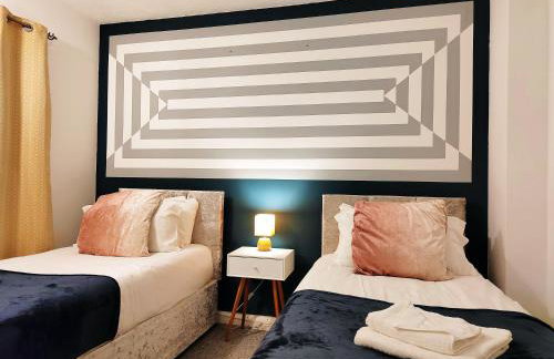 Epicsa - Corporate & Family Stay in 3 Bedroom House with Garden, FREE parking - Foto 6