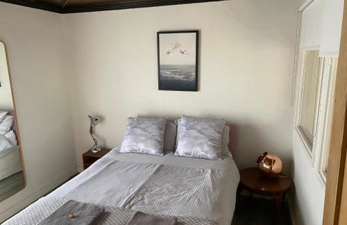 Creative Norfolk Chapel with Piano and Sauna Sleeps 10 - Foto 15