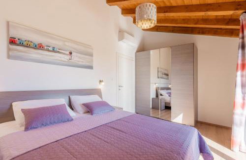 Villa atop the village with stunning view - Foto 40