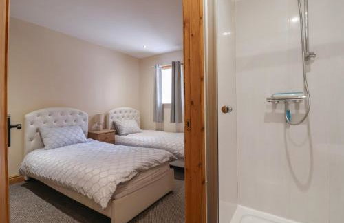 Daisy Nook - Photo 16