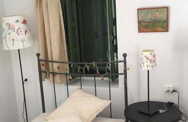 Lillian's Traditional House - Photo 8