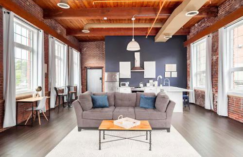 Jennifer's Historic Riverfront Loft City Views - Foto 1