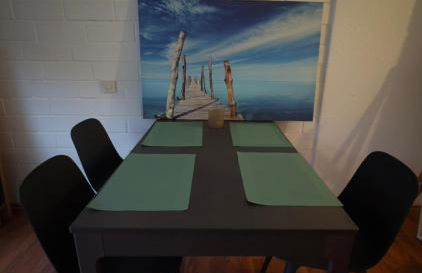 Cozy Garden Apartment near Train Station & Nature - Foto 10