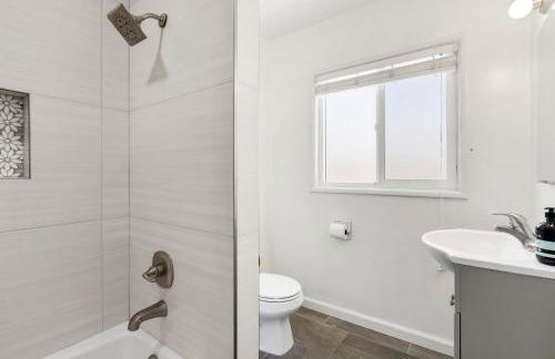 Spacious 3BR Home Near Disneyland & Knotts Berry Farm - Foto 14