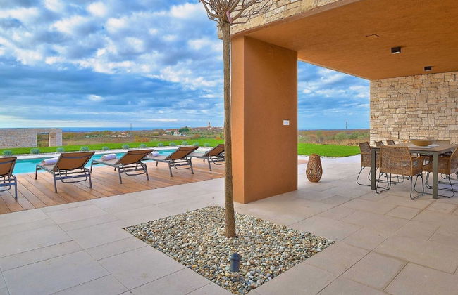 Enticing Holiday Home in Brtonigla with Hot Tub - Photo 32