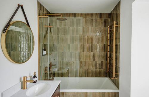 Luxury Fulham Townhouse with a Bar & Games Room - Foto 48