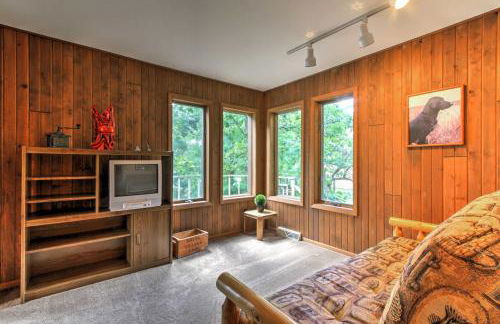 Waupaca Lakefront Home with Pool Table and Dock! - Foto 18