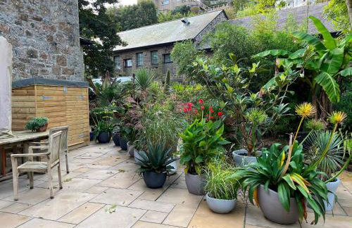 Tropical Gardens 1 bed cottage Central Newlyn - Photo 20