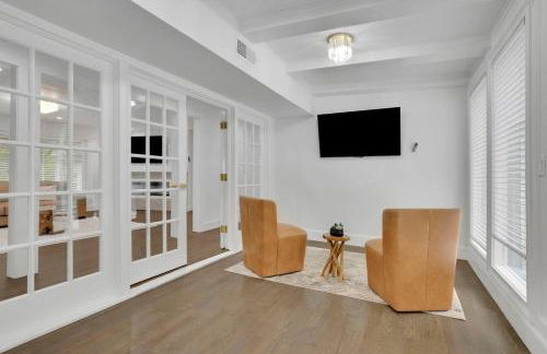 Luxury 7BR Buckhead Oasis w Pool Gameroom Firepit - Foto 43