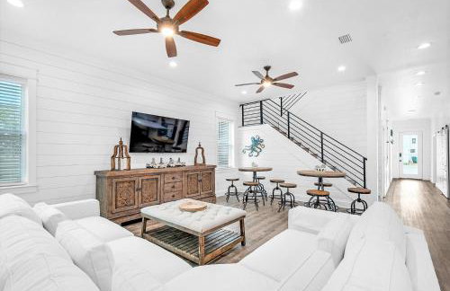 Latitude! New 8 Bedrooms! Beach! - Foto 2