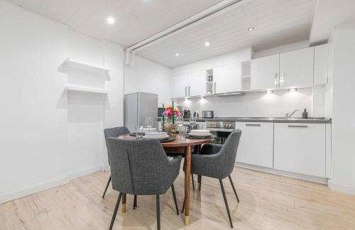 The Düsseldorfer, 1 BR, 1 living room, group & family friendly, ideal for 2 - 4 Guests - Photo 6